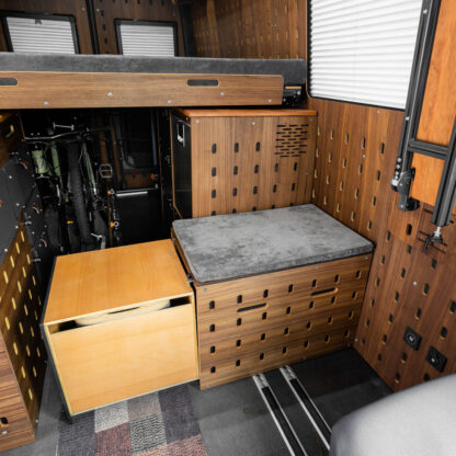 Loungebox eingebaut im Camping Van