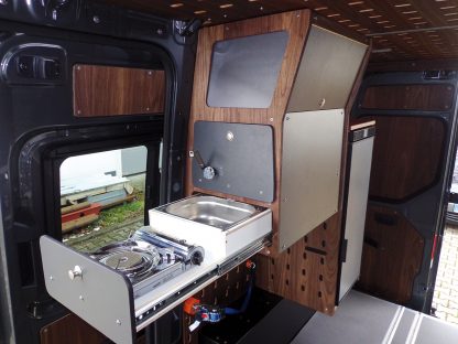 Küchen-Modul 1 eingebaut im Camping Van